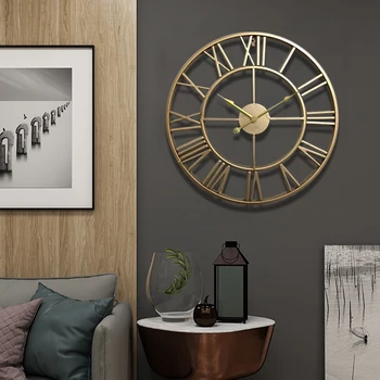 Скандинавските метални стенни часовници модерна минималистичная мода тъпо светлина в дневната стая лукс креативна желязна самоличността на американските златни часовници