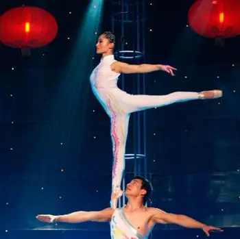 Китайската Акробатика Цирковое Представа Женски Гащеризон Лятна Сцена